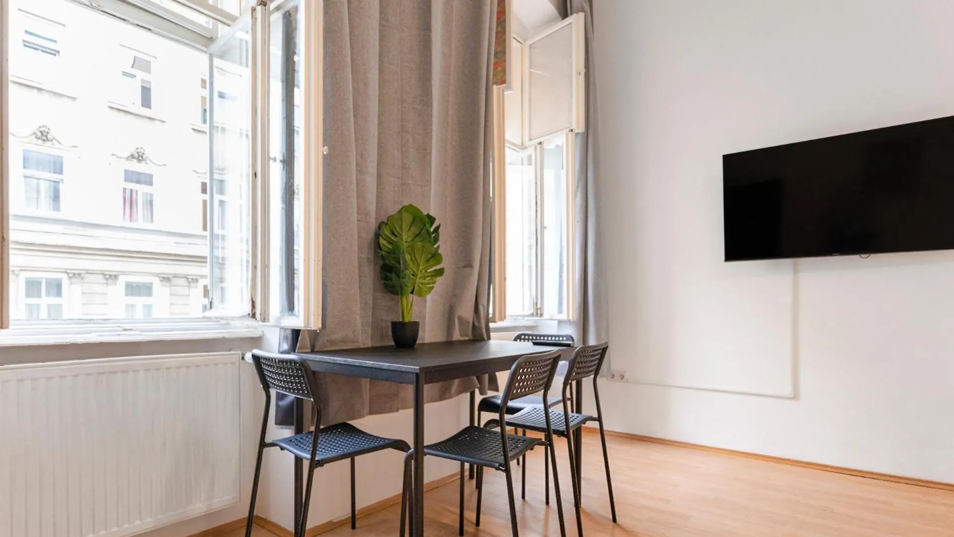 Amazing 2Br Shared Apt Only 7 Min To Wiener Stadthalle 0*, Wien